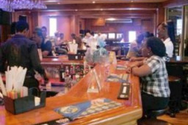 Tradewinds Hotel (San Fernando)